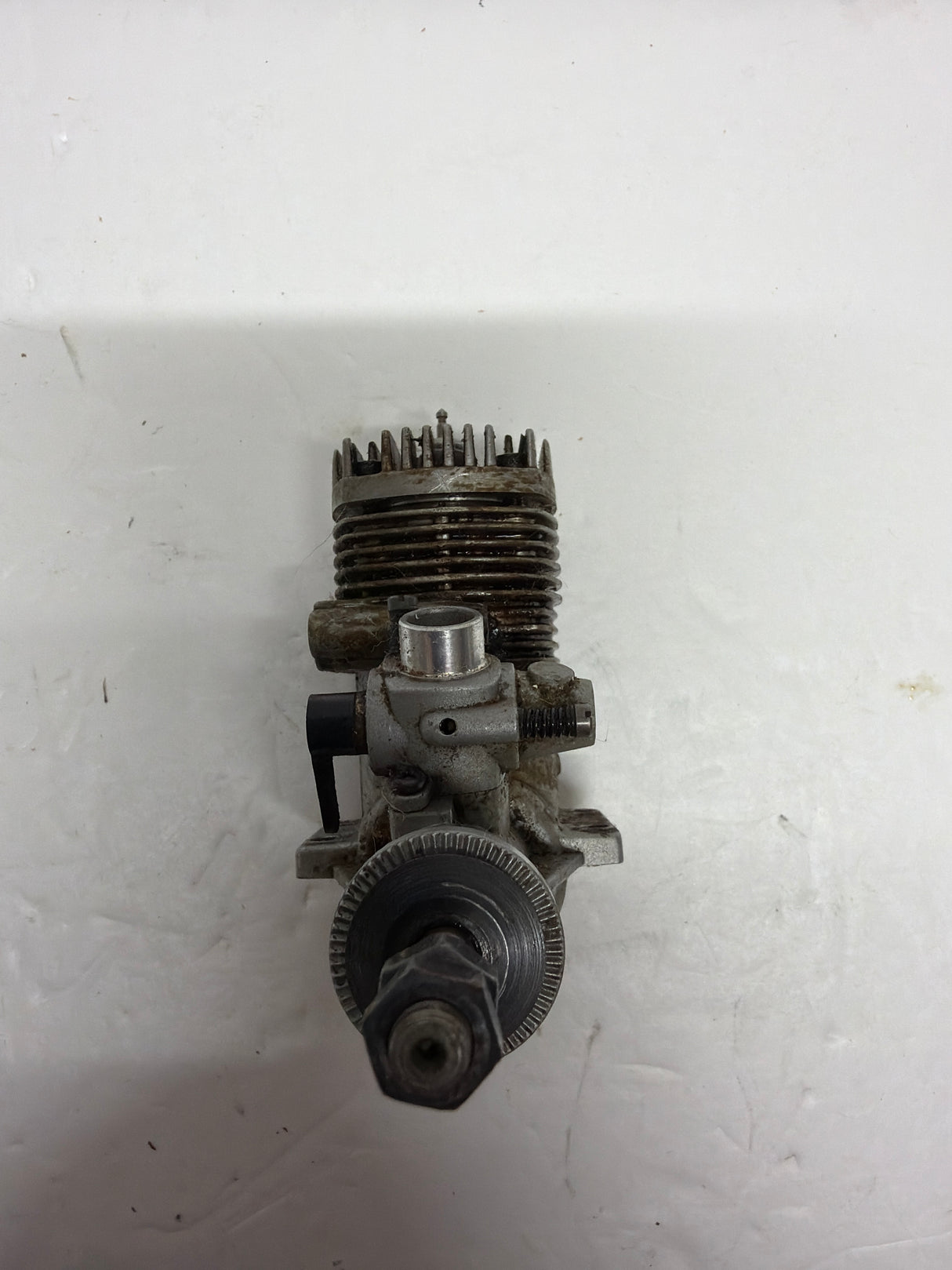 Second Hand Aircraft Engine 2-stroke Thunder Tiger GP 42 for spares Damaged carb no needle No silencer (Box 62)