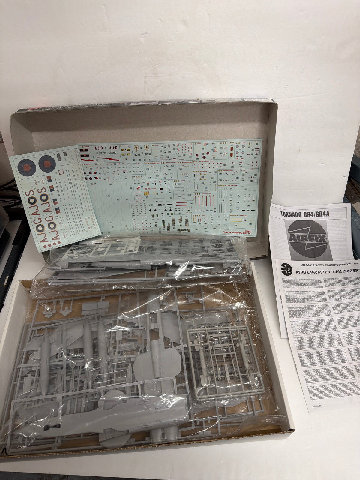 Airfix Plastic Model Kit The Dam Busters – 617 Squadron 60th Anniversary Gift Set 1/72 and 1/48 no glue or paints!