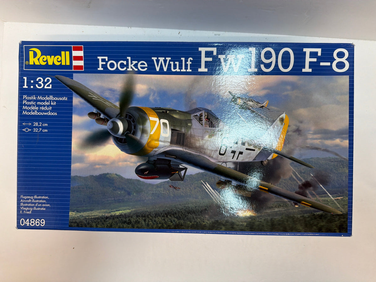 Revell Plastic aircraft kit Focke Wulf FW190 F-8 1:32 04869 Opened but complete