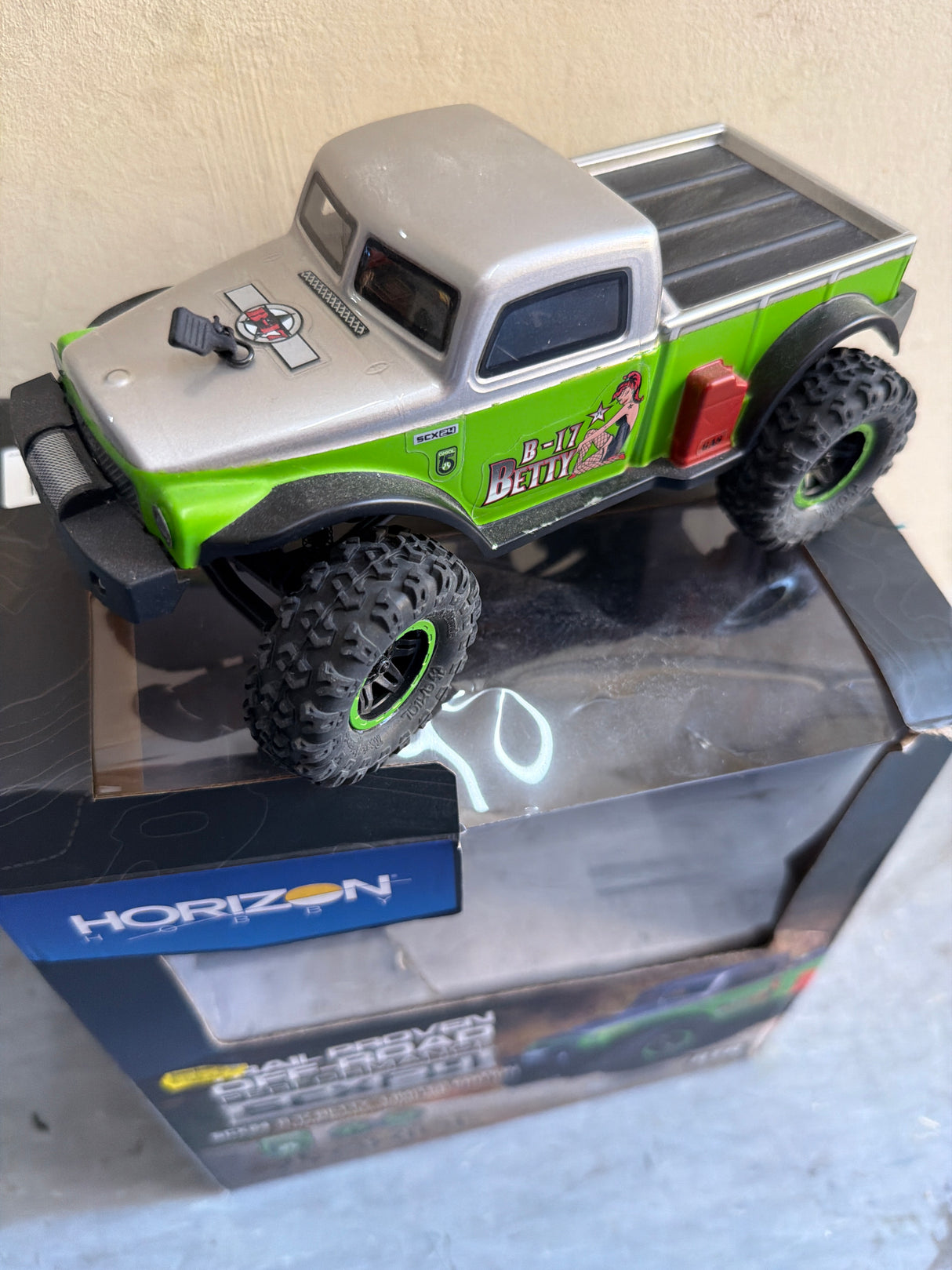 Axial Second hand SCX24 B-17 Betty Limited Edition 4WD 1:24 Reaty to Run Truck