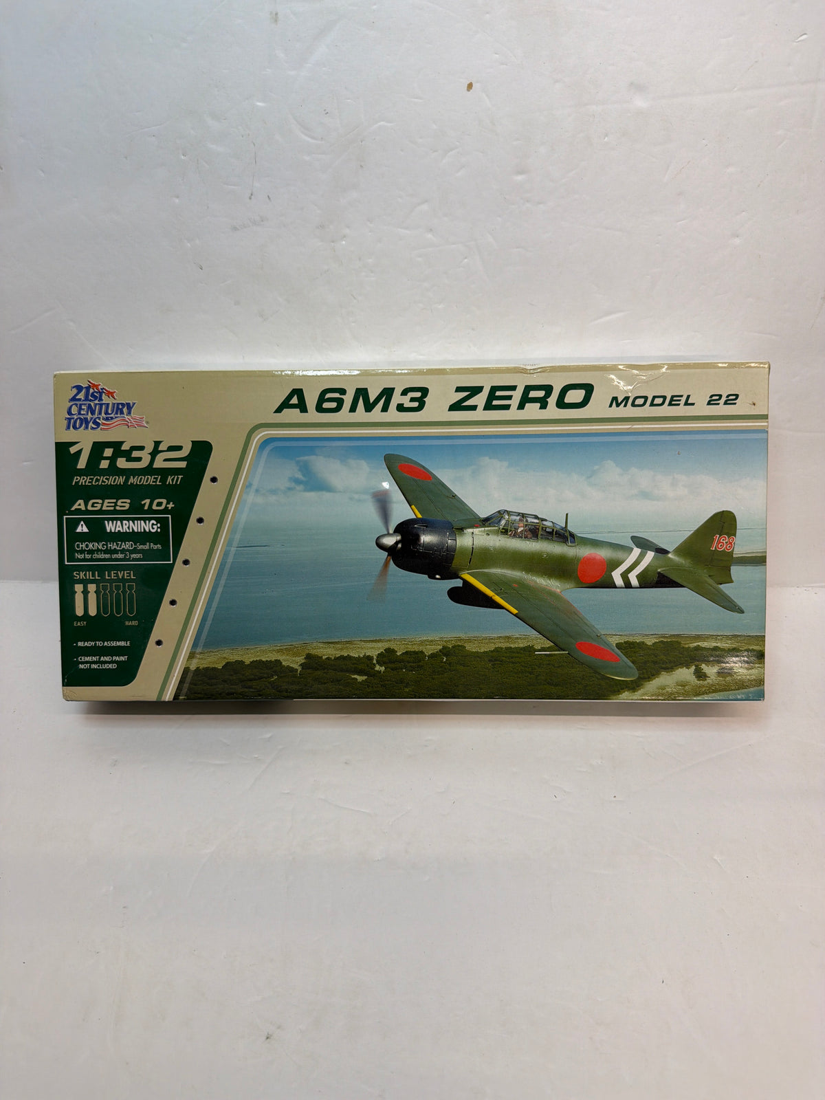 21st Century Toys 22114 Mitsubishi A6M3 Zero Type 22 — 1:32 Plastic model aircraft kit