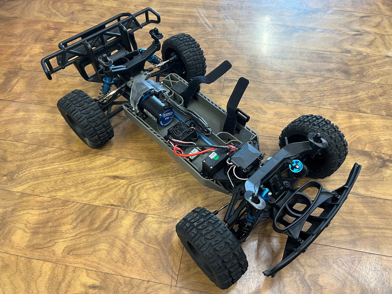 FTX APACHE 1/10 BRUSHLESS TROPHY TRUCK RTR - BLUE