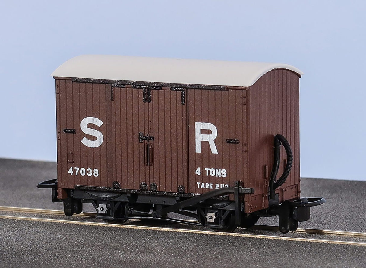 Box Van SR Livery No.47038