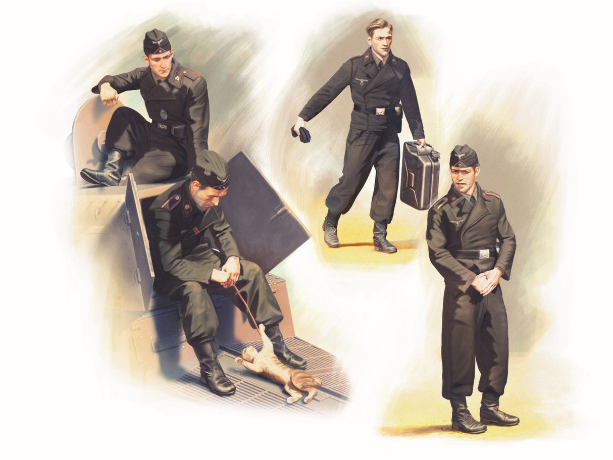 German Armoured Vehicle Crew (1941-1942) 4 Figures & Cat