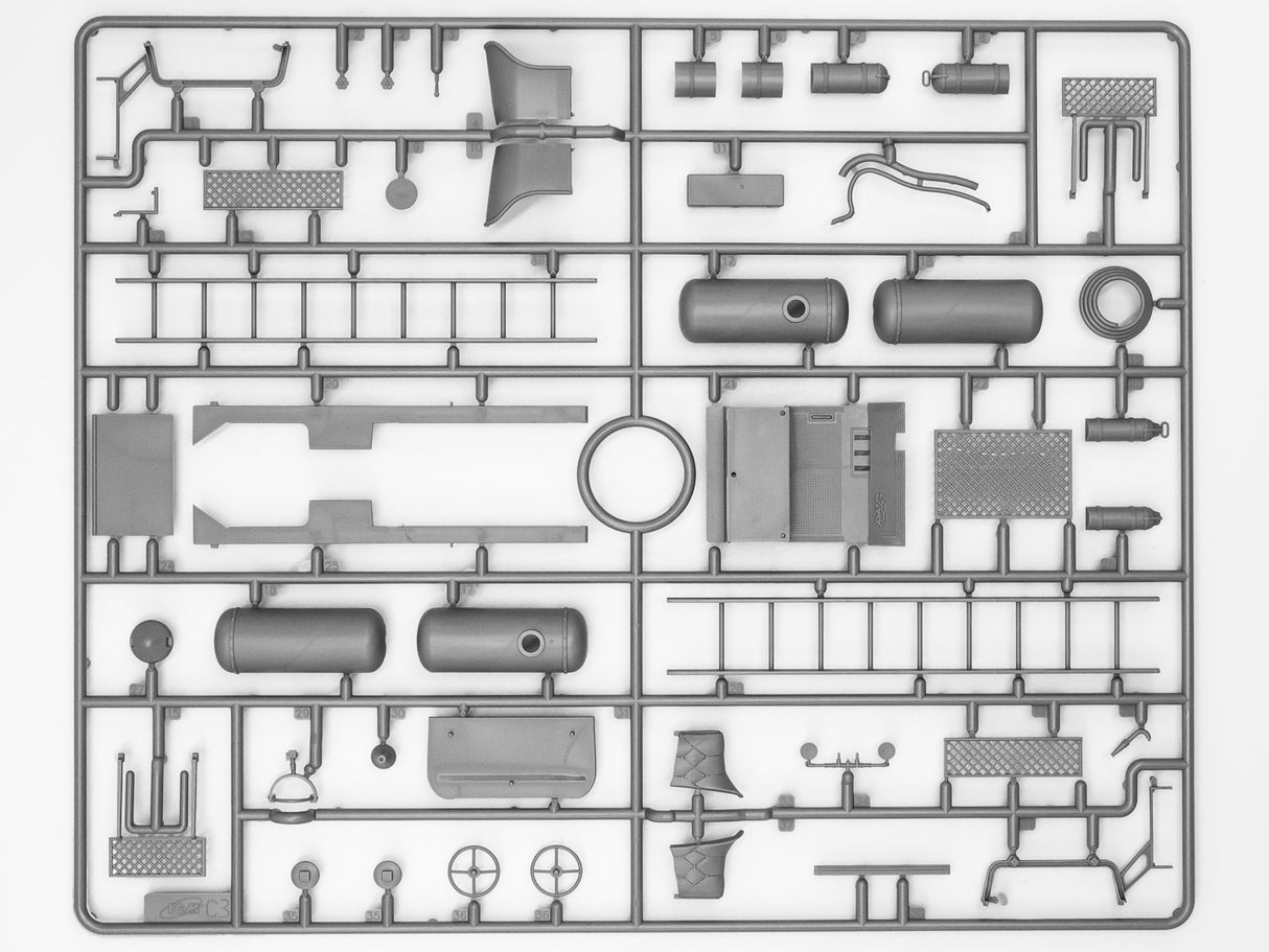 ICM 1/24 The Various Tin Lizzie Ford Model T Variants (Set of 3) DS2402
