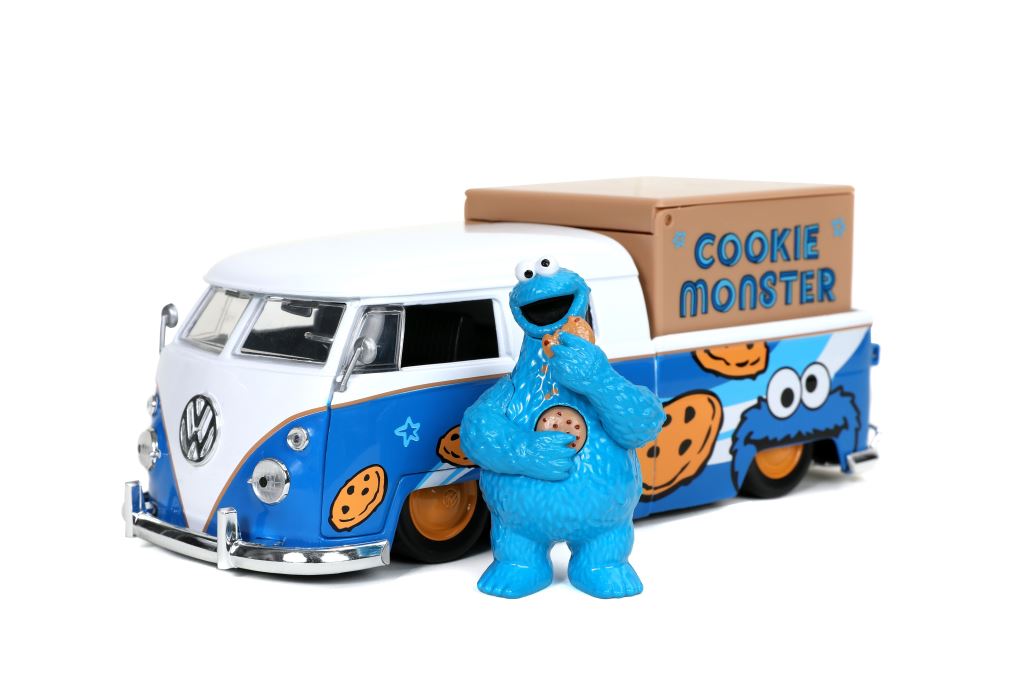 Jada Die Cast Collectables - 1:24 Hollywood Rides 1963 VW Bus with Talking Cookie Monster Figure