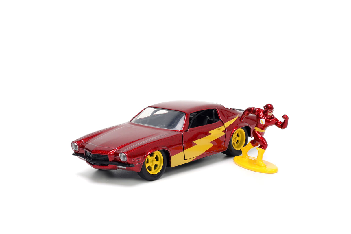 Jada Die Cast Collectables - 1:32 Hollywood Rides 1973 Camaro with Flash Figure