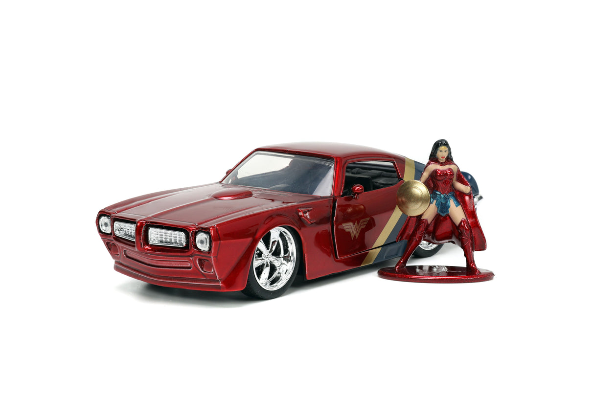 Jada Die Cast Collectables - 1:32 Hollywood Rides 1972 Firebird with Wonder Woman Figure