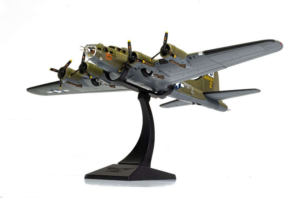 Corgi B-17F Flying Fortress - Royal Flush - Lt Robert Rosie Rosenthal 100th BG 8th Air Force 1:72 AA33322