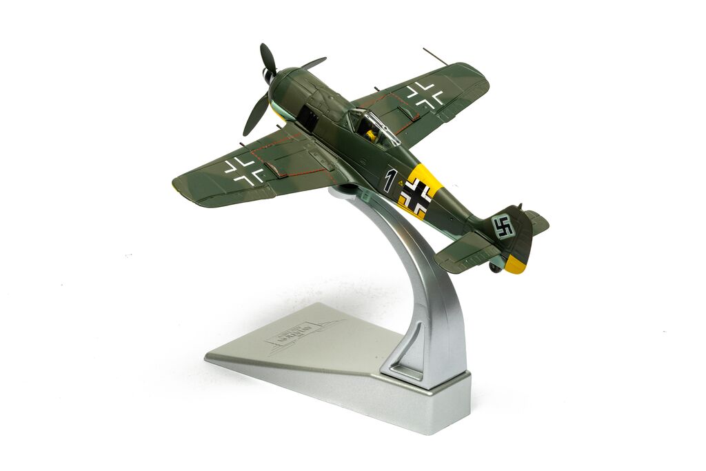 Corgi Focke Wulf Fw 190A-8 Black 1 Oberleutnant Otto Kittel 1:72 AA34318