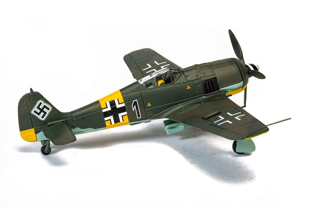 Corgi Focke Wulf Fw 190A-8 Black 1 Oberleutnant Otto Kittel 1:72 AA34318