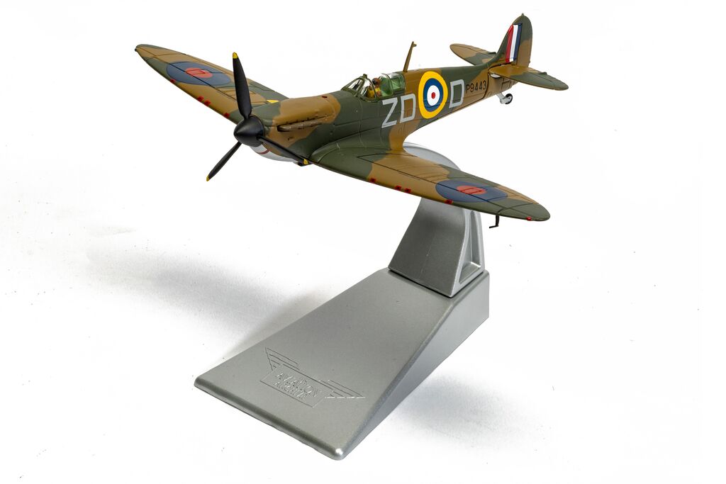Corgi Supermarine Spitfire MkI - Flt Lt Douglas Bader - Battle of Britain 85 1:72 AA39216