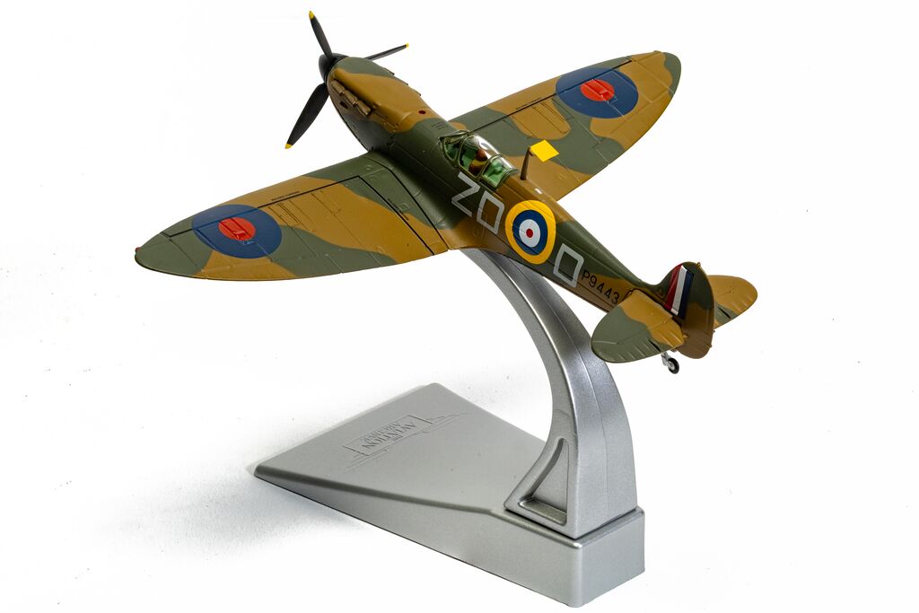 Corgi Supermarine Spitfire MkI - Flt Lt Douglas Bader - Battle of Britain 85 1:72 AA39216
