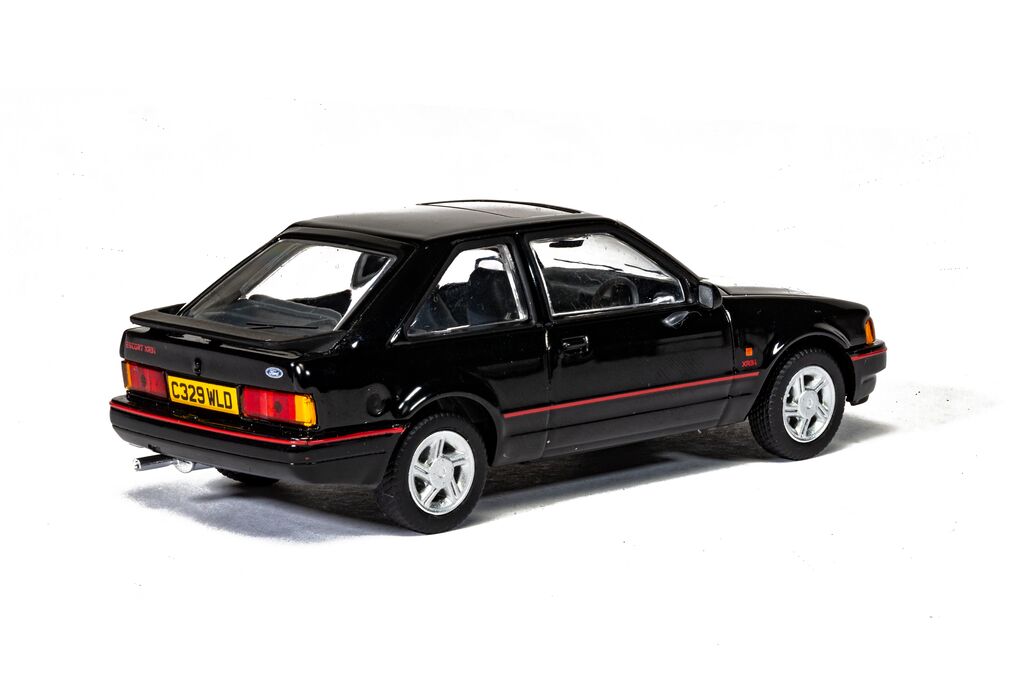 Corgi Vanguards Ford Escort Mk4 XR3i Black 1:43 VA14307A