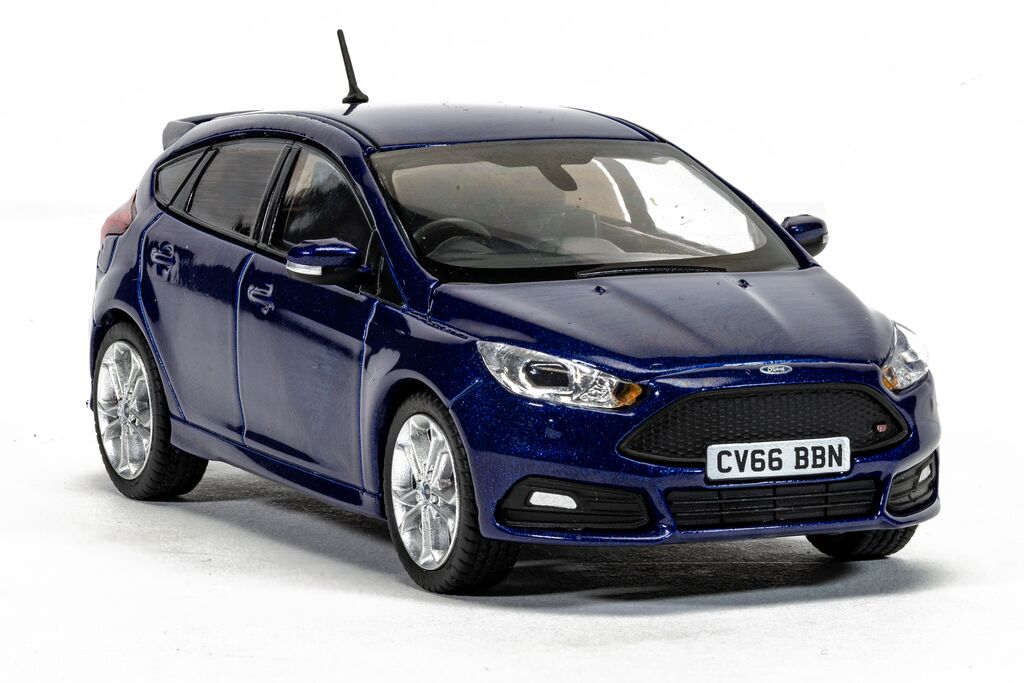 Corgi Vanguards Ford Focus Mk3 ST Deep Impact Blue 1:48 VA15307