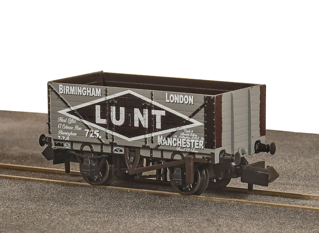 9ft 7 plank open wagon Lunt