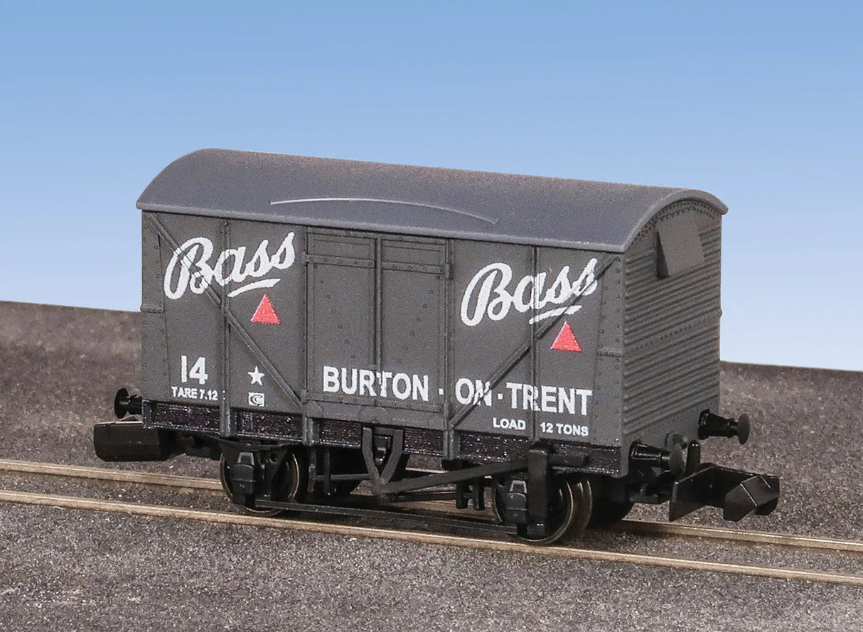 Peco NR2002P BR Vanfit Wagon - Bass Brewery