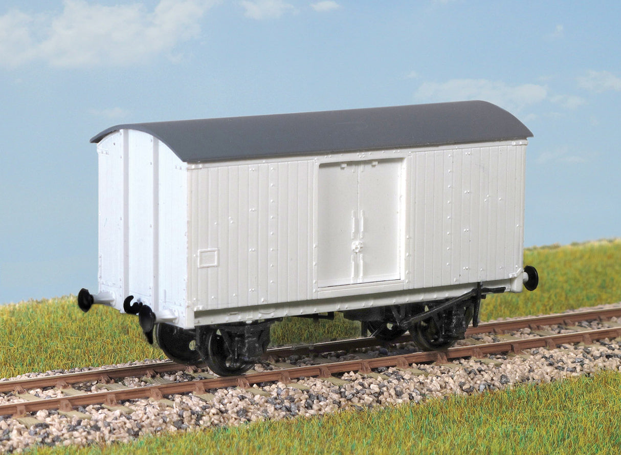LNER / BR 10T Fish van Insulated Body Recessed Door