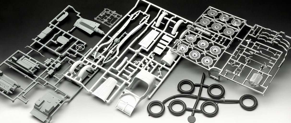 Revell Classics 1:32 Mercedes-Benz SSKL kit 07737