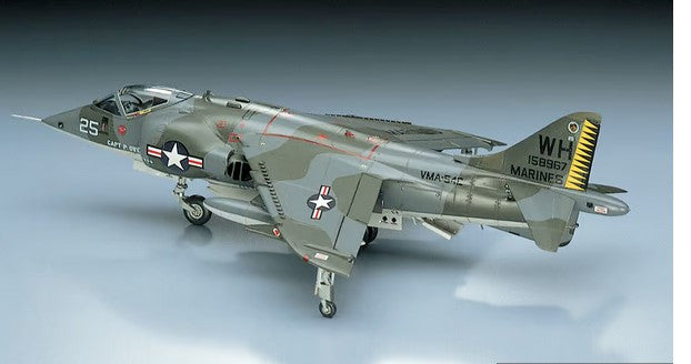 Hasegawa 1:72 Av-8A Harrier Kit HAB10