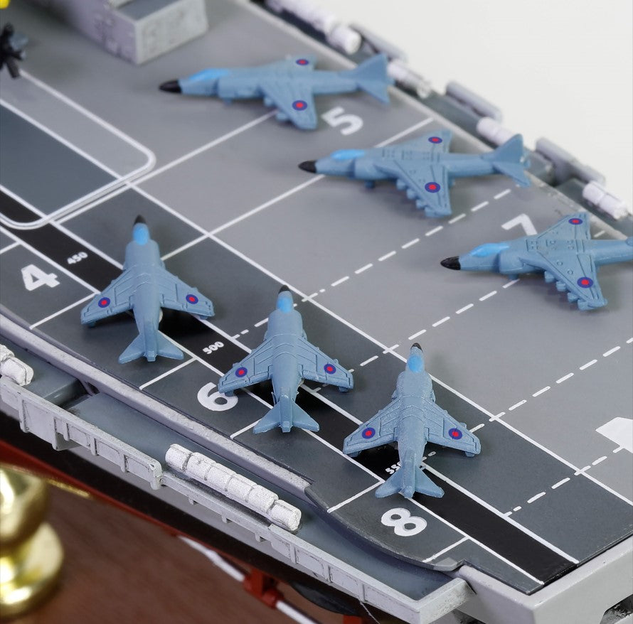 Forces of Valor 1:700 Royal Navy Invincible Class Light Aircraft Carrier - HMS Invincible (R05) Falkland Islands 1982 (WATERLINE VERSION)