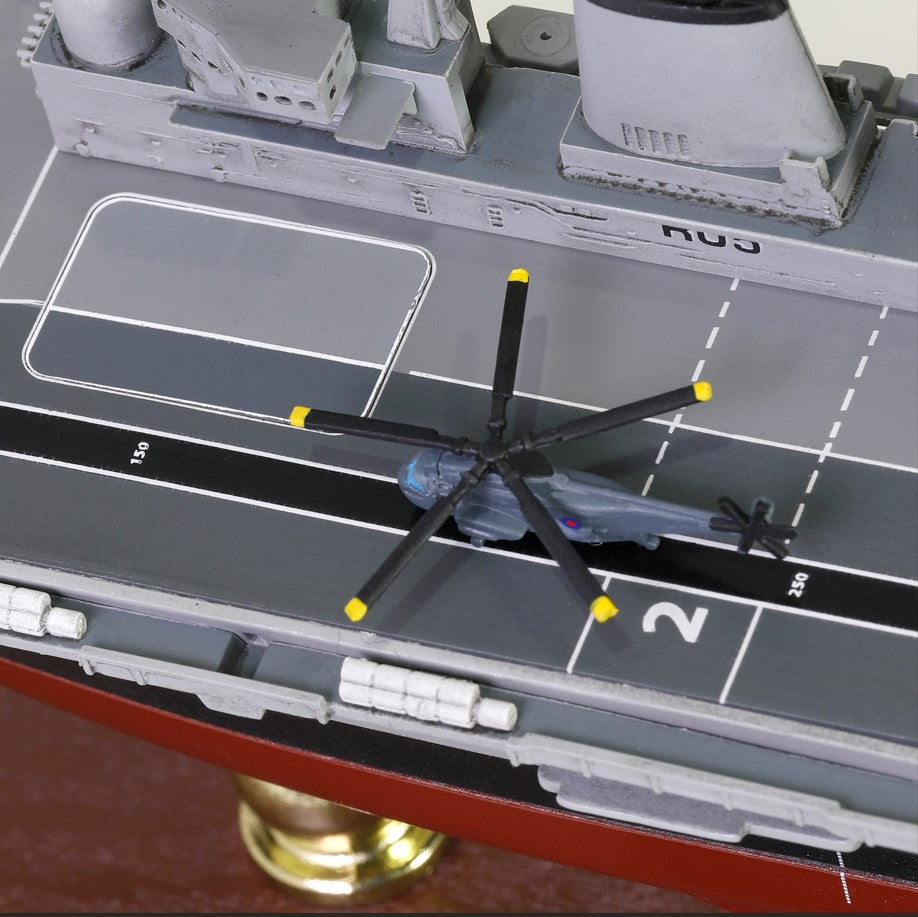 Forces of Valor 1:700 Royal Navy Invincible Class Light Aircraft Carrier - HMS Invincible (R05) Falkland Islands 1982 (WATERLINE VERSION)