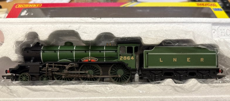 Hornby LNER 4-6-0 B17 Class Loco with Tender - Liverpool - PRE OWNED