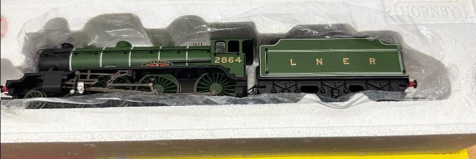Hornby LNER 4-6-0 B17 Class Loco with Tender - Liverpool - PRE OWNED