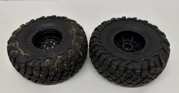 FTX MAULER 2.2 A/T TYRESPRE-GLUED BLACK WHEELS (2) - Second Hand (Box 57)