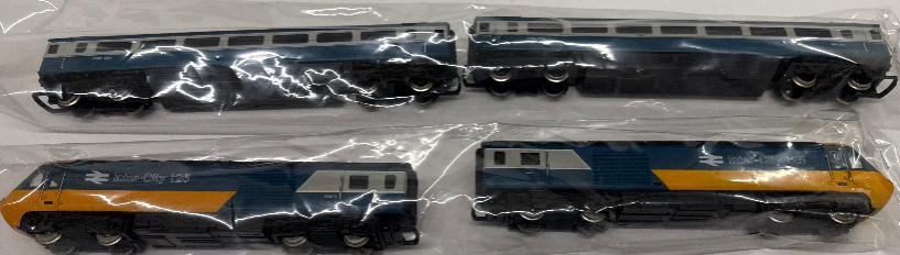 Hornby OO Gauge Inter-City 125 43010 /43011 Locomotives + 2 Carriages - SECOND HAND