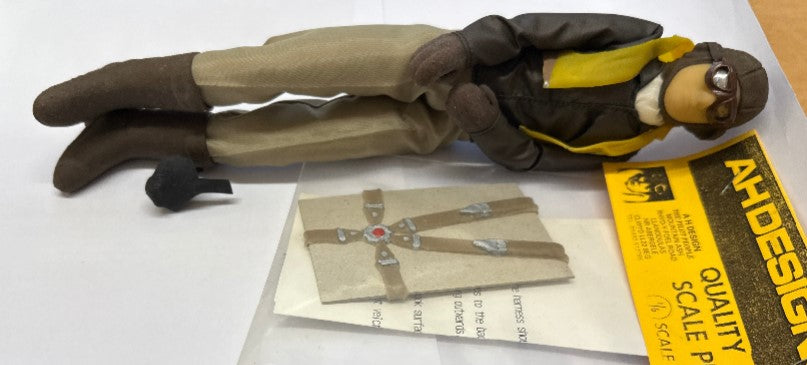 AH Designs 1/6 Full Length Pilot WWII with oxgen mask - includes Harness