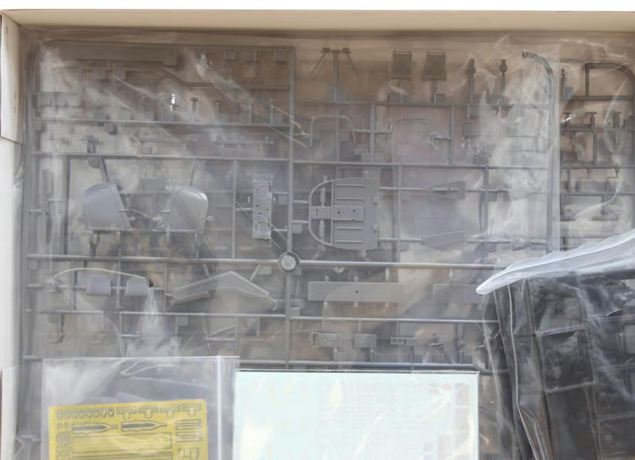 Kitty Hawk 1/35 AH-6J/MH-6J Little Bird with 6 3d Printed Figures Model Kit KH50004