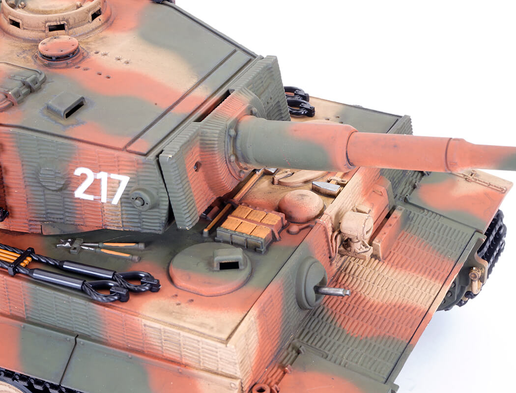 TAIGEN 1:24 TIGER 1 Infa Red BATTLE TANK MIDDLE VERSION- CAMO