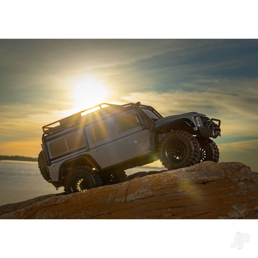 Traxxas TRX-4 Crawler Land Rover Defender 1.10 Siver  (+ TQi 4-ch-XL-5 HV-Titan 550- Clipless Body)