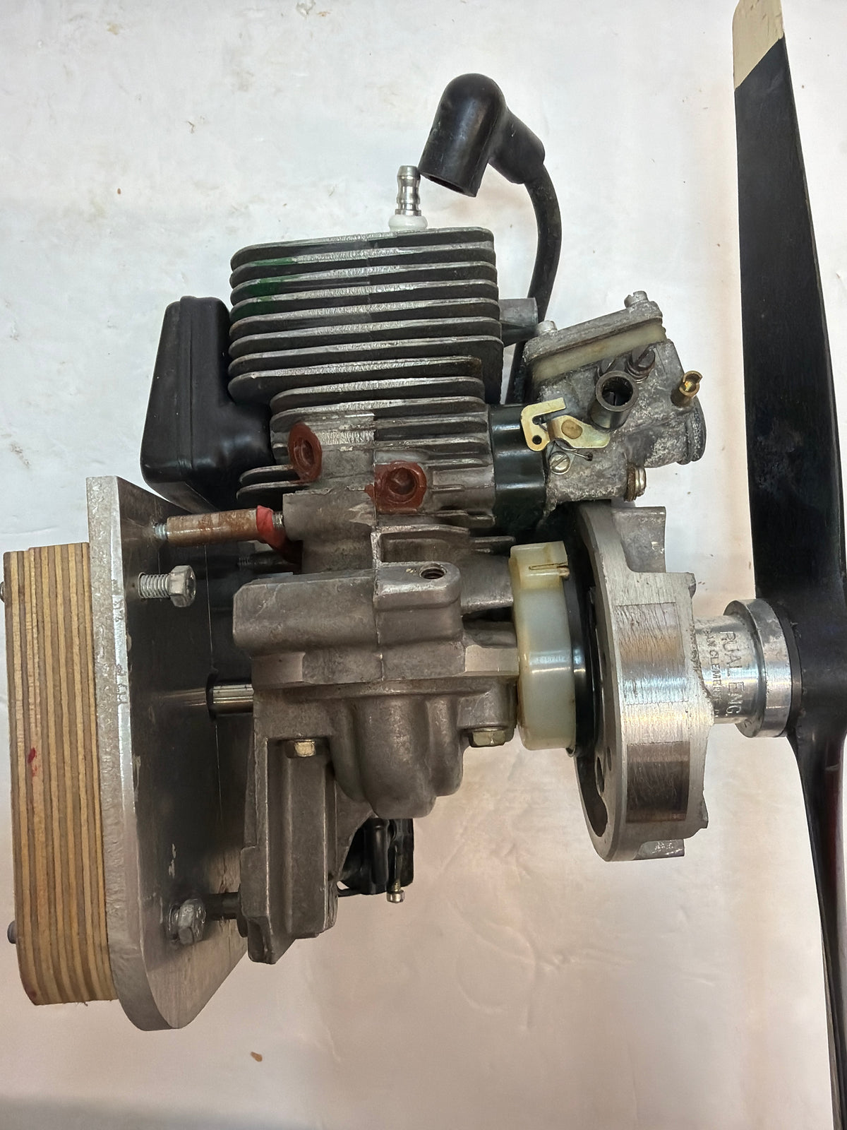Unknown swinging 14x8 2 -Stroke Petrol Engine R/C Aircraft Engine – Second hand