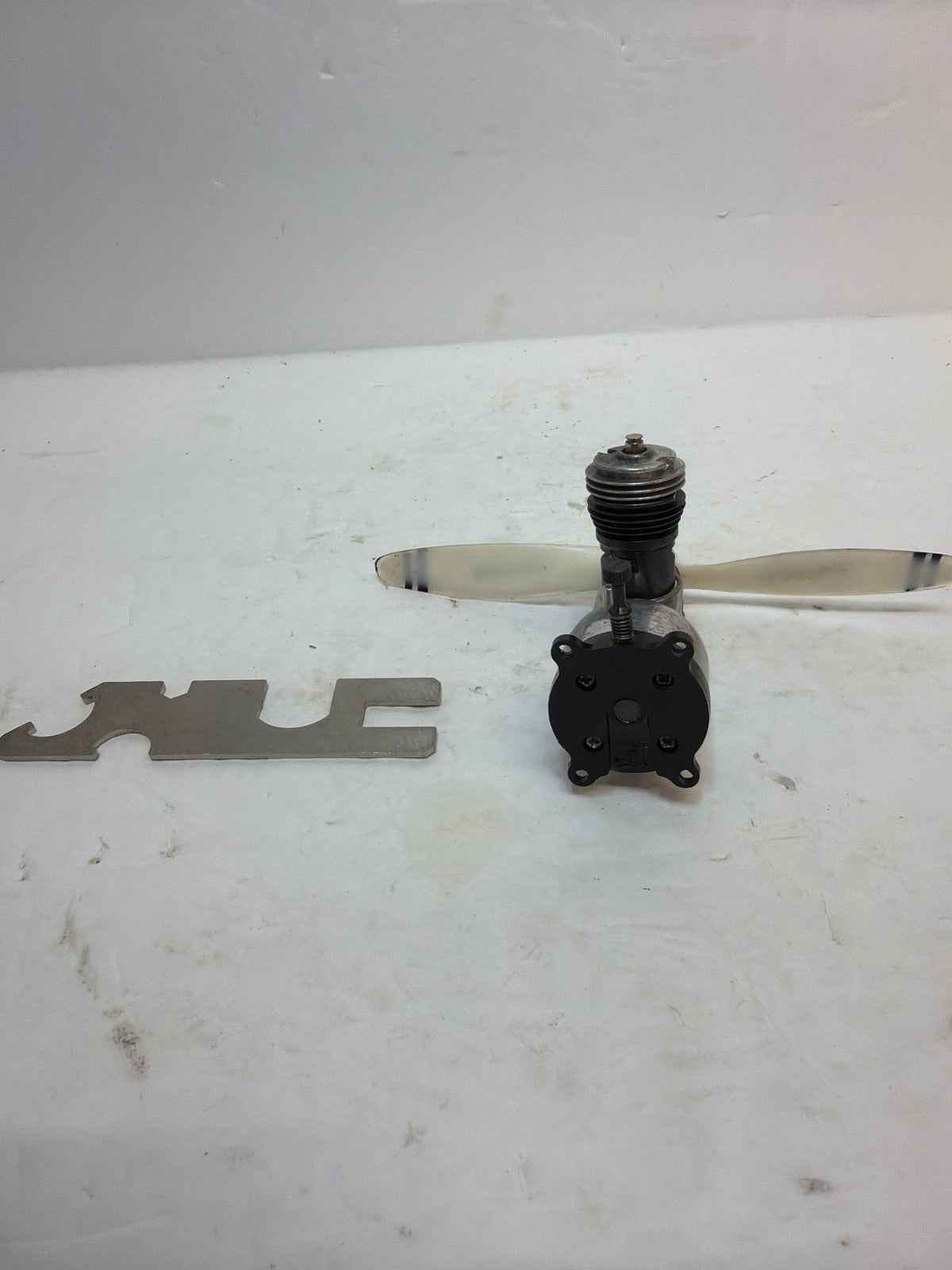 Cox Babe Bee .049 2 -Stroke Glow Engine R/C Aircraft Engine – Second hand (Box 163)