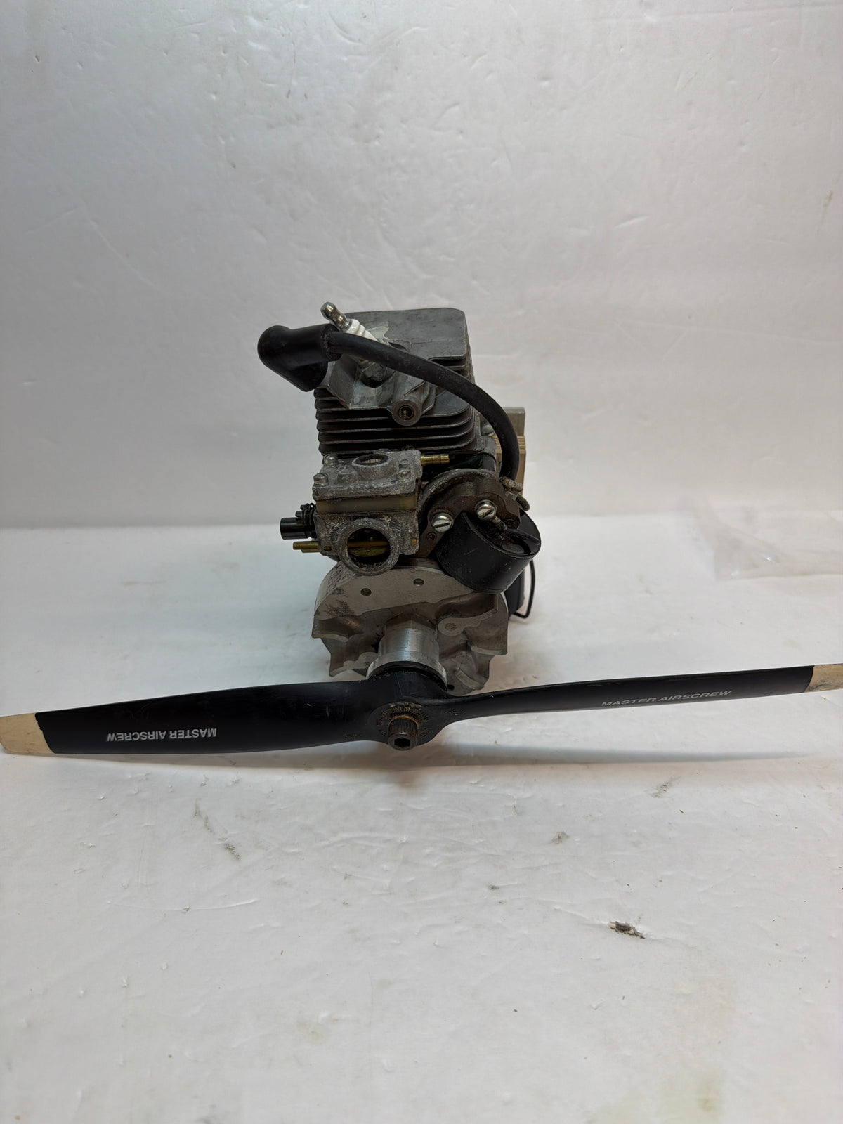 Unknown swinging 14x8 2 -Stroke Petrol Engine R/C Aircraft Engine – Second hand