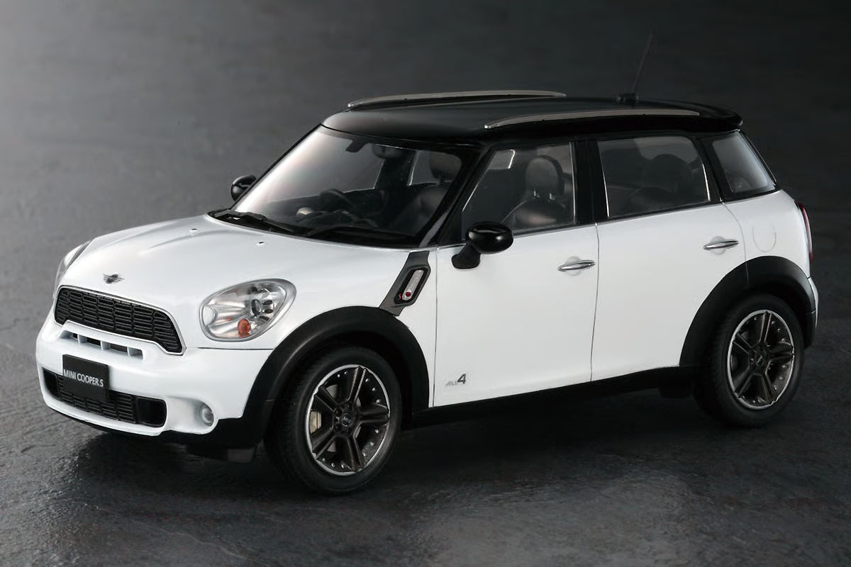 Hasegawa Model Kits - 1:24 BMW Mini Cooper Countryman Kit