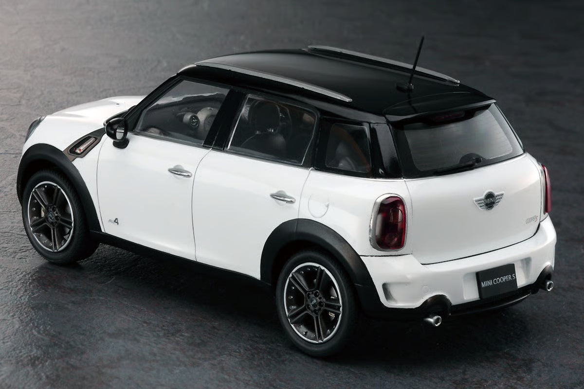 Hasegawa Model Kits - 1:24 BMW Mini Cooper Countryman Kit