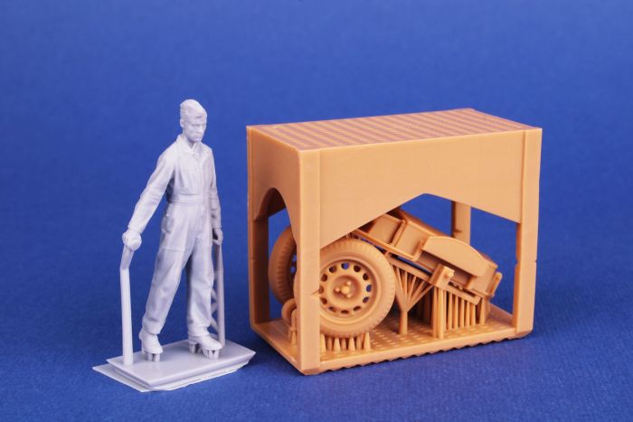 CMK 1/48 RAF Mechanic with Accumulator Trolley Kit CMF48405