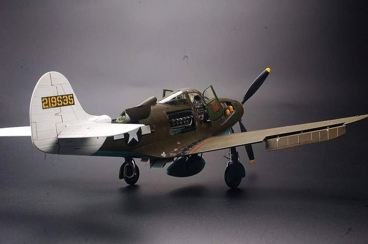 Kitty Hawk 1/32 P-39Q/N Airacobra Model Kit KH32013