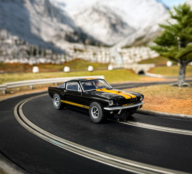 Scalextric Shelby Mustang GT350H – Hertz Edition C4542