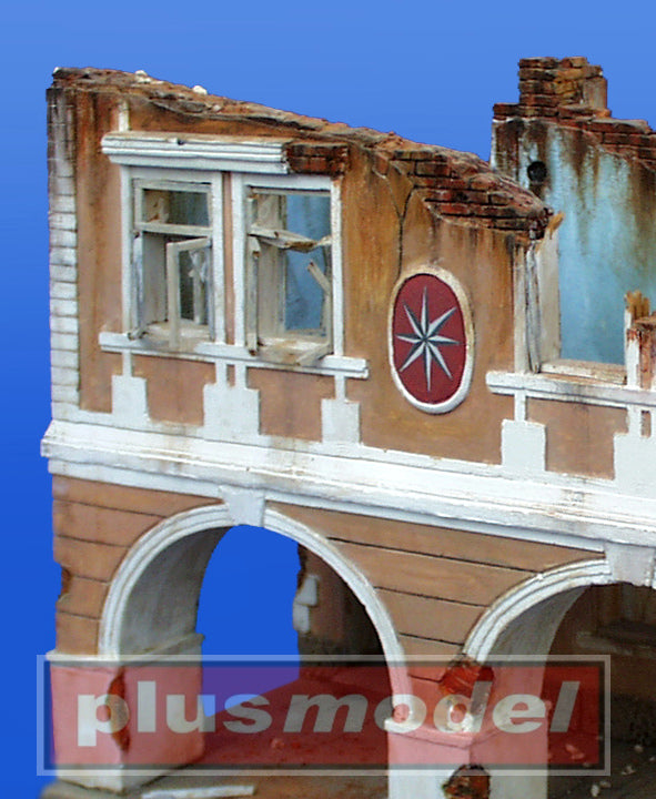 Plusmodel 1/35 House with an Arcade Diorma kit 050