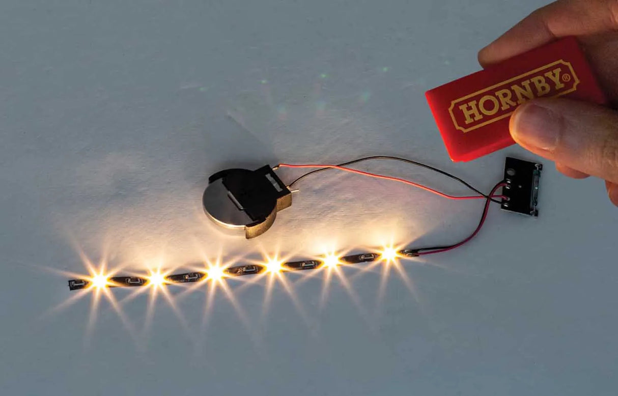 Hornby R7338 Maglight Lighting Unit for 4/6 Wheel Coaches