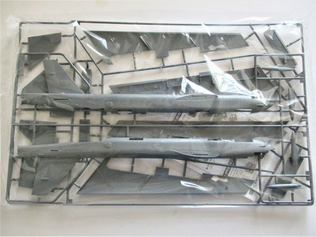 Academy 1/144 USAF B052H Stratofortress 20th BS Buccaneers Kit AC12622