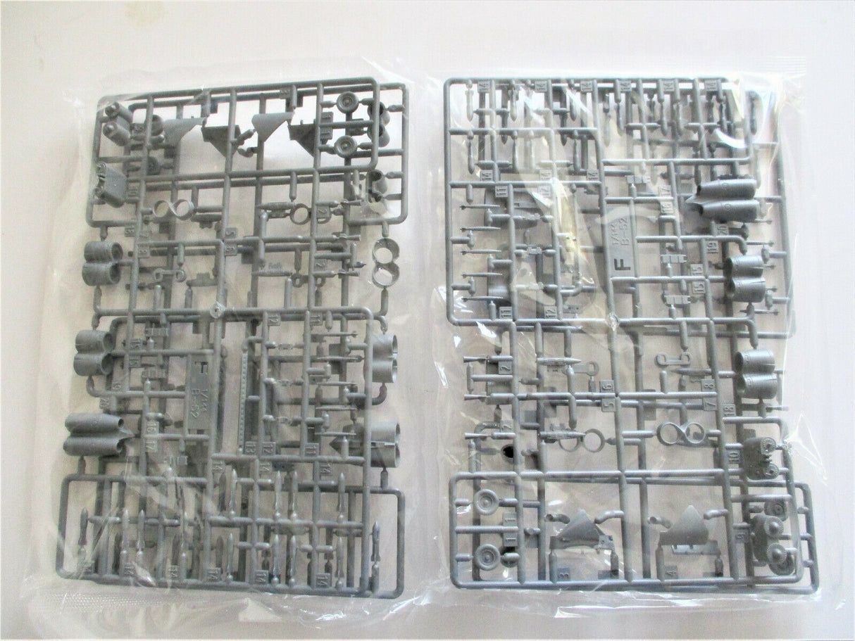 Academy 1/144 USAF B052H Stratofortress 20th BS Buccaneers Kit AC12622