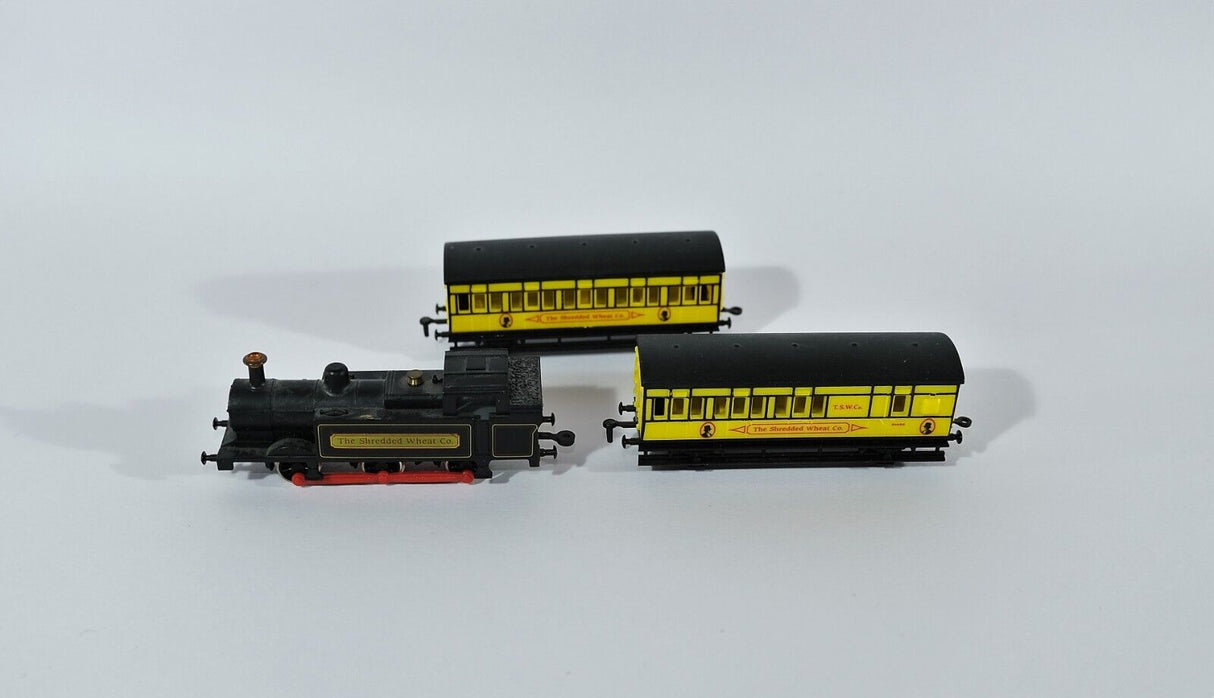 N Gauge Graham Farish 1989 Shredded Wheat Train - Dummy Loco and 2 Coaches