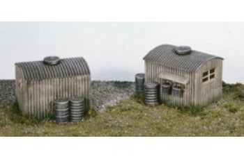 Wills SS22 Lamp Huts with Oil Drums (2)