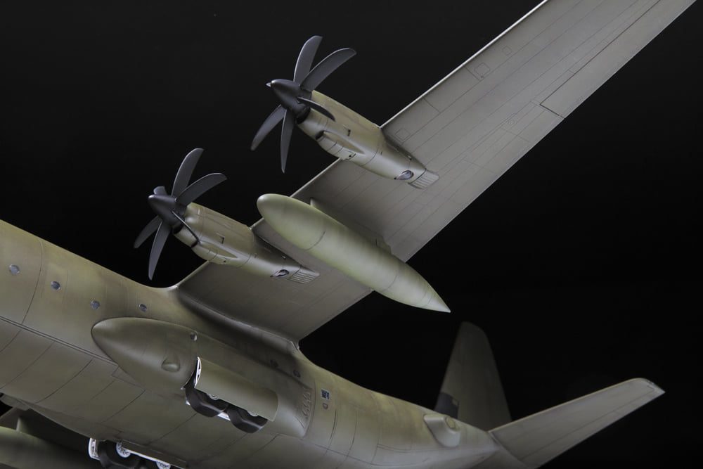 Zvezda 1/72 Lockheed Martin C-130 J-30 Hercules 7324