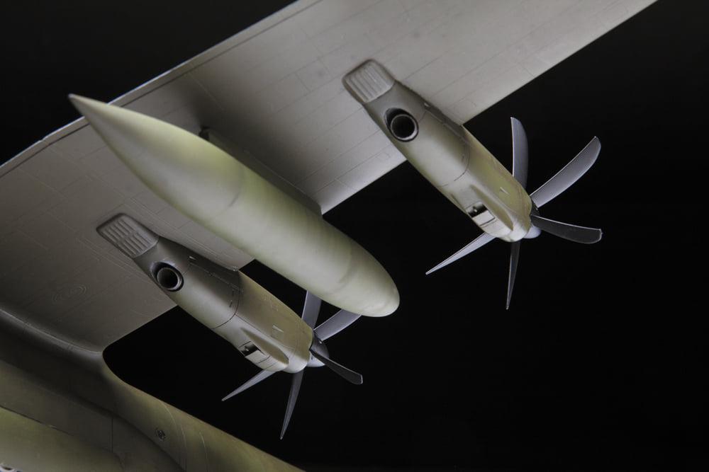 Zvezda 1/72 Lockheed Martin C-130 J-30 Hercules 7324